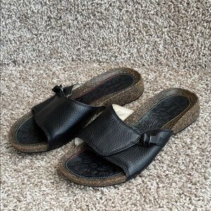 Teva Women’s Black Leather Slide Sandals size 8